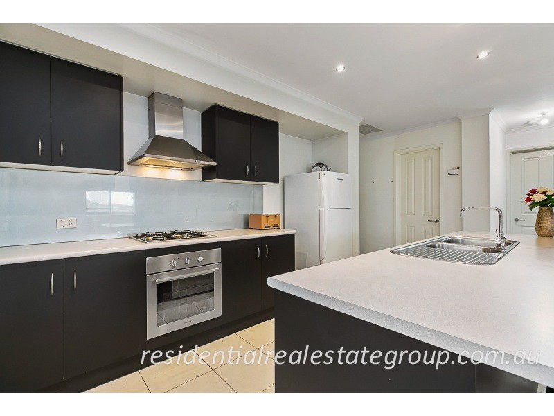 5 Lily Place, Cranbourne VIC 3977