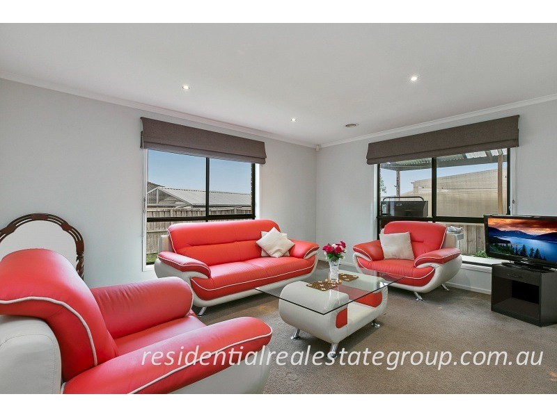 5 Lily Place, Cranbourne VIC 3977