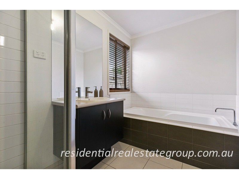 5 Lily Place, Cranbourne VIC 3977