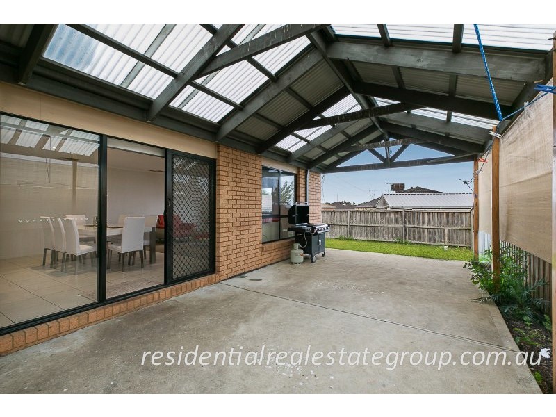 5 Lily Place, Cranbourne VIC 3977