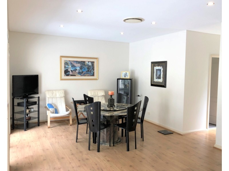 2B Pembroke Avenue, Turramurra NSW 2074