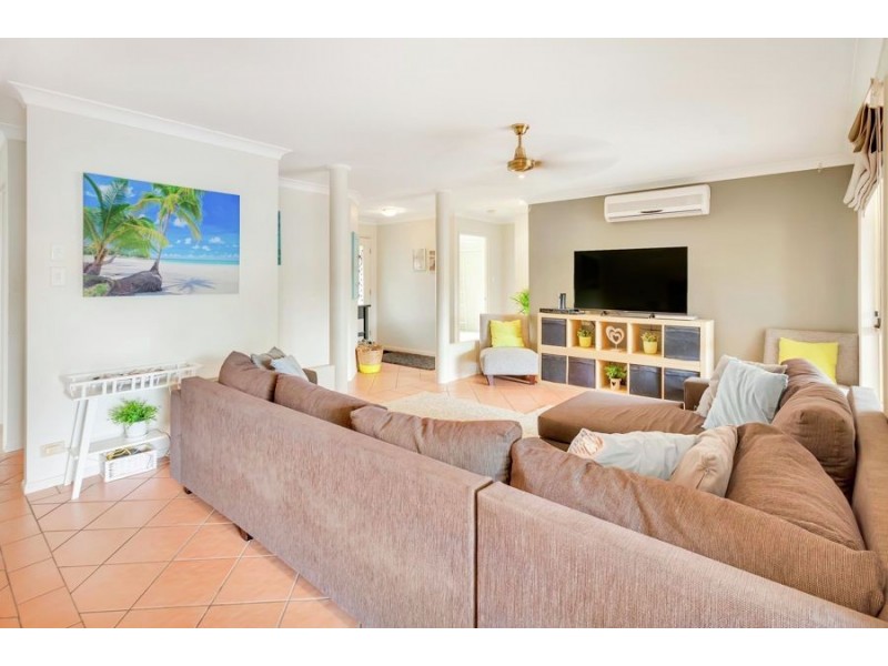 15 Mapia Rise, Pacific Pines QLD 4211