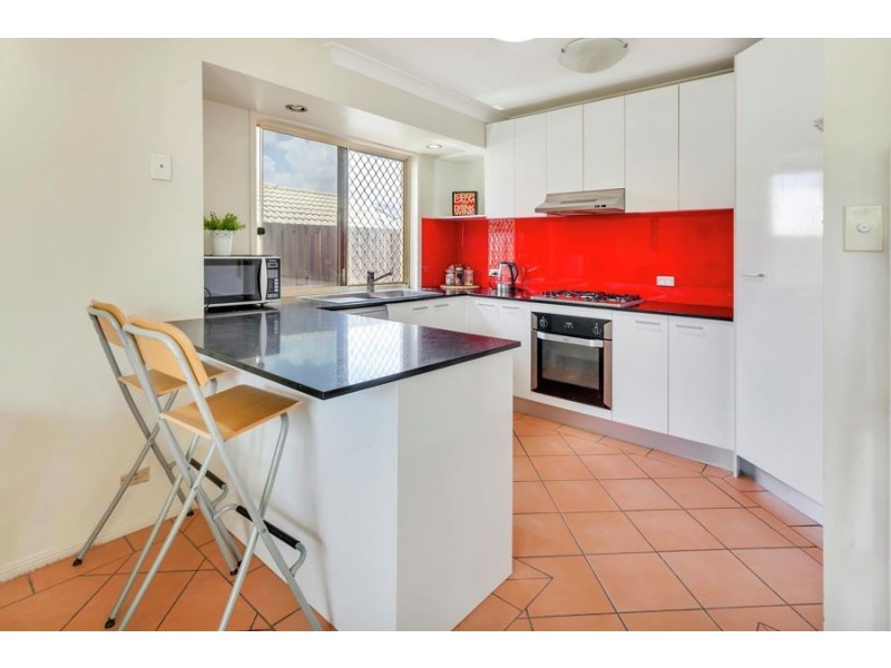 15 Mapia Rise, Pacific Pines QLD 4211