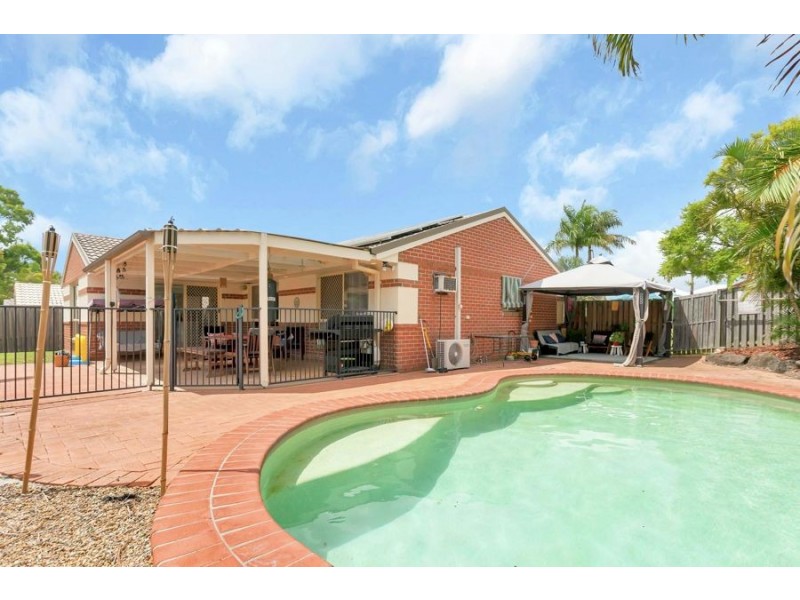 15 Mapia Rise, Pacific Pines QLD 4211