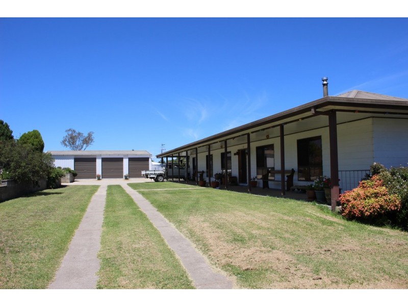 253 Bulwer Street, Tenterfield NSW 2372