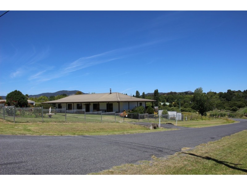 253 Bulwer Street, Tenterfield NSW 2372