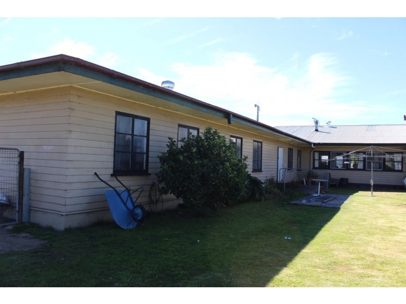 58 Tenterfield Street, Wallangarra QLD 4383