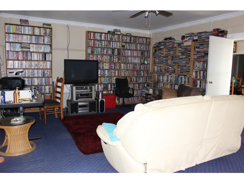 58 Tenterfield Street, Wallangarra QLD 4383