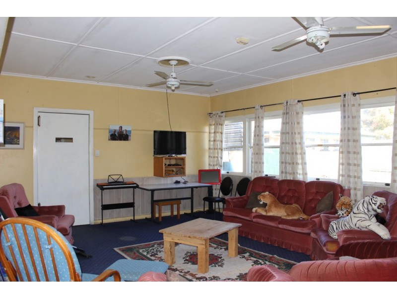 58 Tenterfield Street, Wallangarra QLD 4383