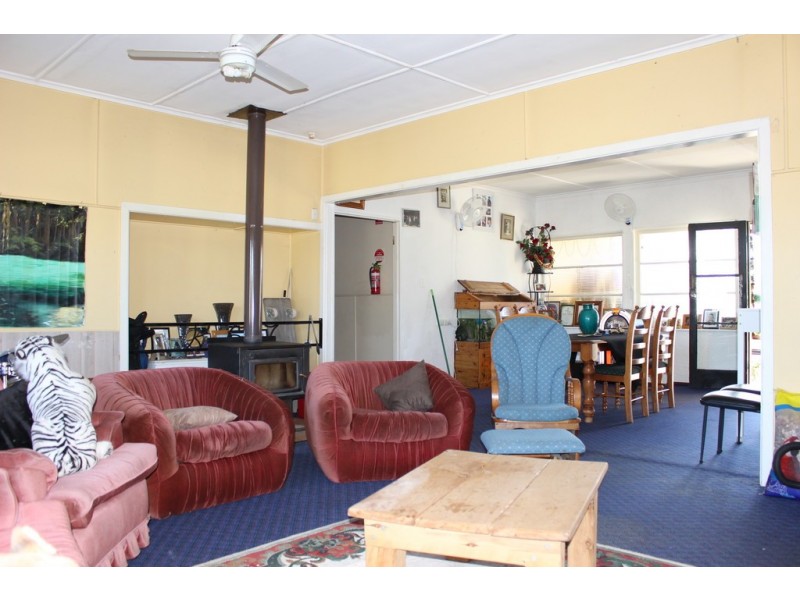 58 Tenterfield Street, Wallangarra QLD 4383