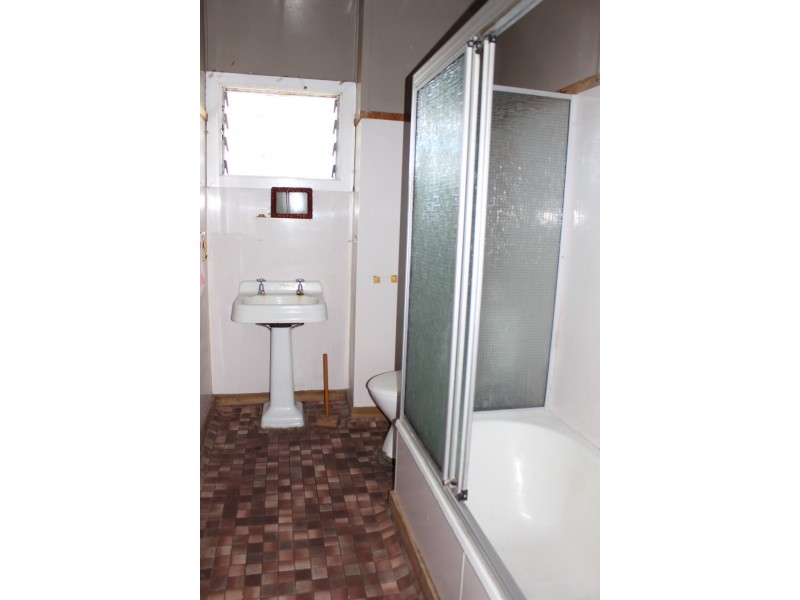 58 Tenterfield Street, Wallangarra QLD 4383