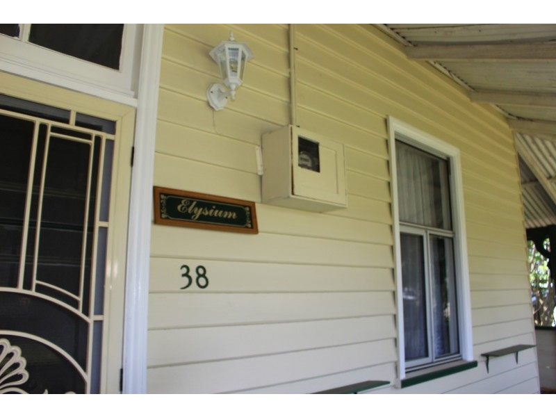 38 Molesworth Street, Tenterfield NSW 2372