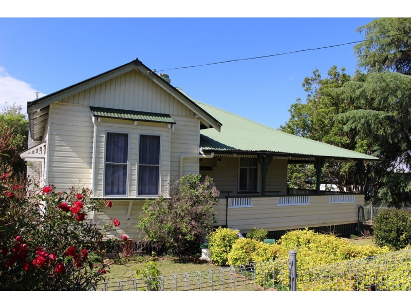 38 Molesworth Street, Tenterfield NSW 2372