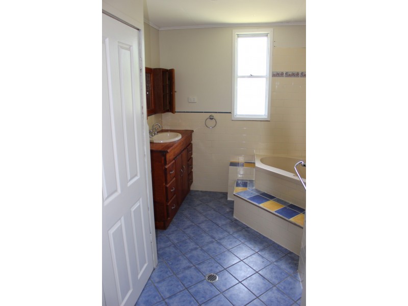 38 Molesworth Street, Tenterfield NSW 2372