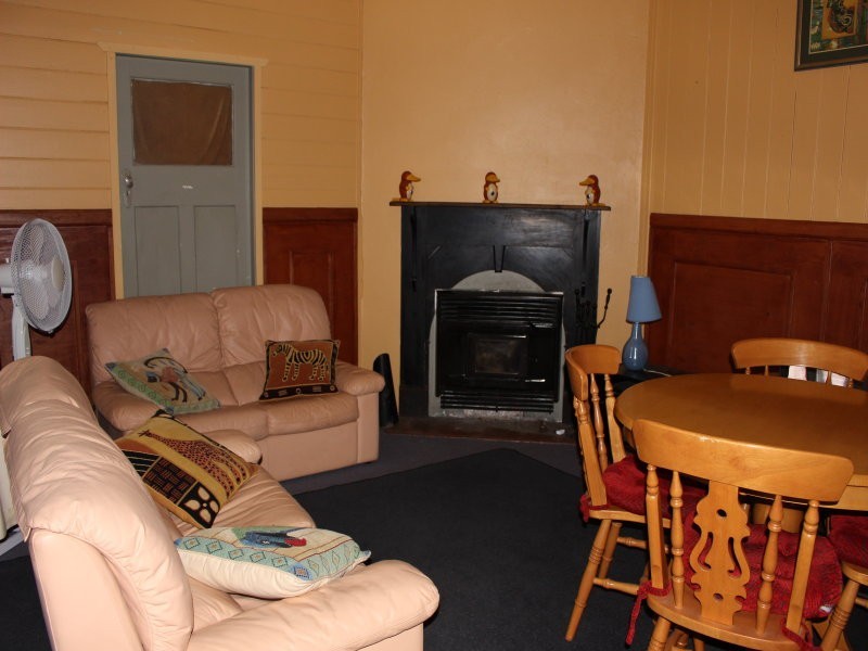 68 Scott Street, Tenterfield NSW 2372