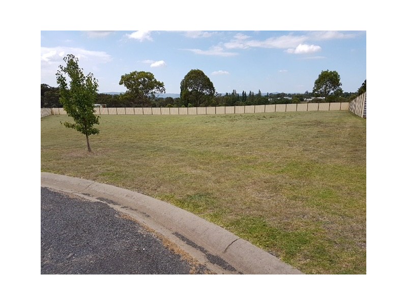 8 MacKenzie Court, Tenterfield NSW 2372