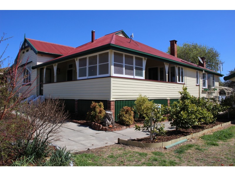 83 Bulwer Street, Tenterfield NSW 2372