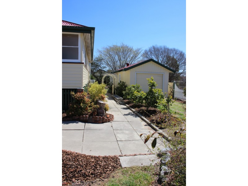 83 Bulwer Street, Tenterfield NSW 2372