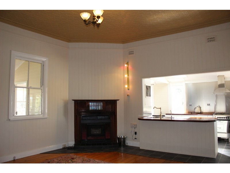 83 Bulwer Street, Tenterfield NSW 2372