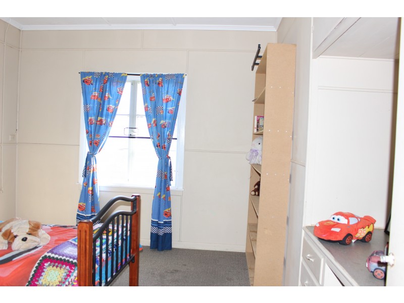 56 Tenterfield Street, Wallangarra QLD 4383