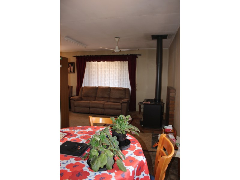 35 Railway Street, Tenterfield NSW 2372