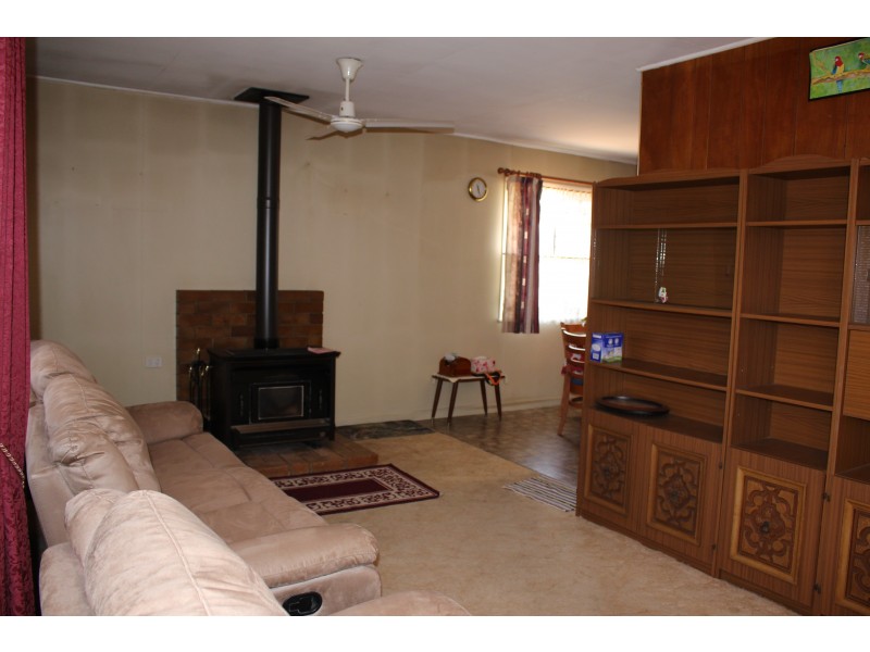 35 Railway Street, Tenterfield NSW 2372