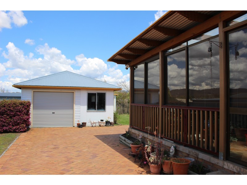 35 Railway Street, Tenterfield NSW 2372