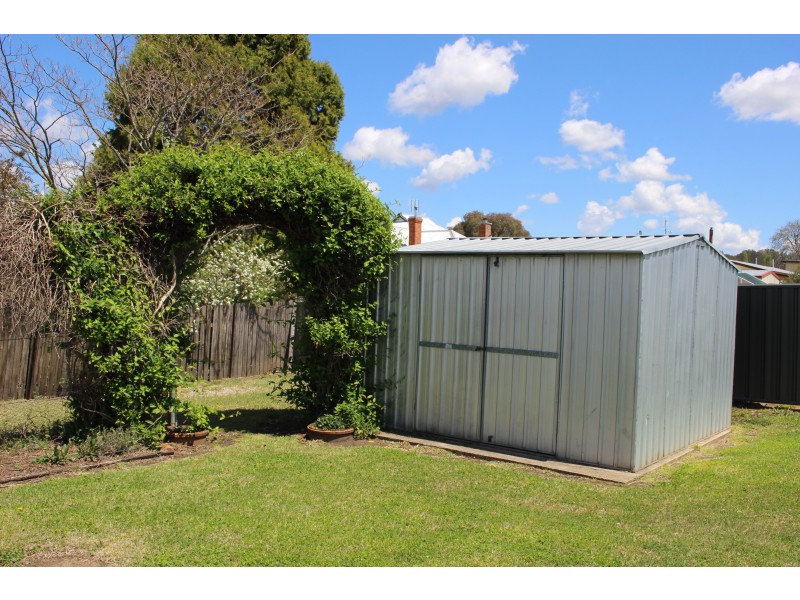 35 Railway Street, Tenterfield NSW 2372