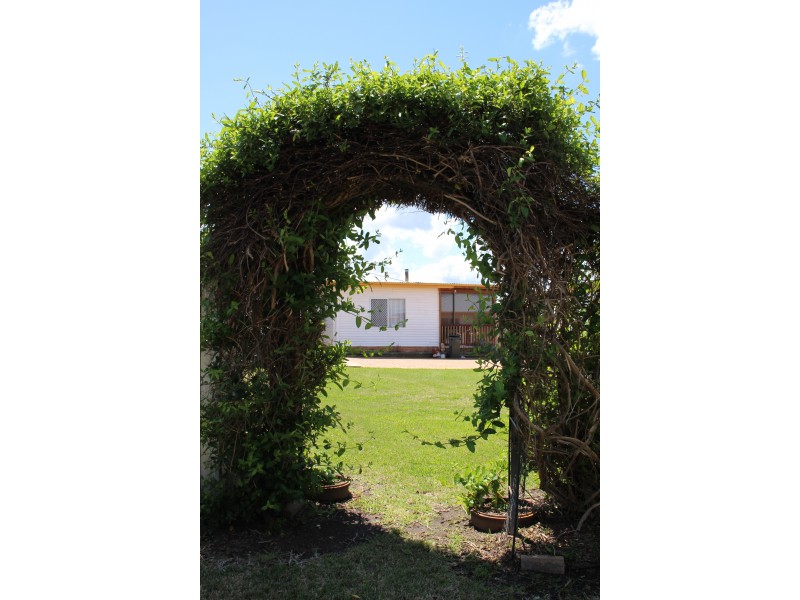35 Railway Street, Tenterfield NSW 2372