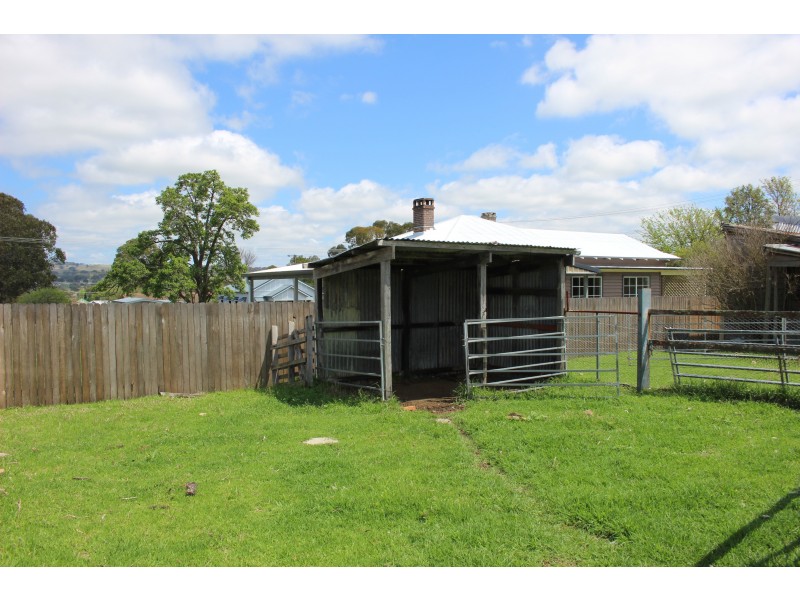 63 Clive Street, Tenterfield NSW 2372
