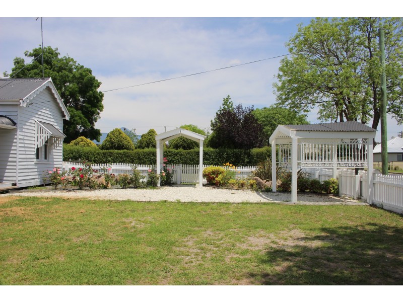 49 Molesworth Street, Tenterfield NSW 2372
