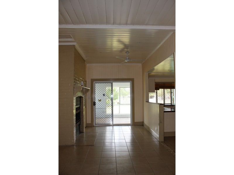 49 Molesworth Street, Tenterfield NSW 2372