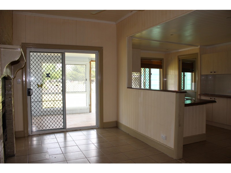 49 Molesworth Street, Tenterfield NSW 2372