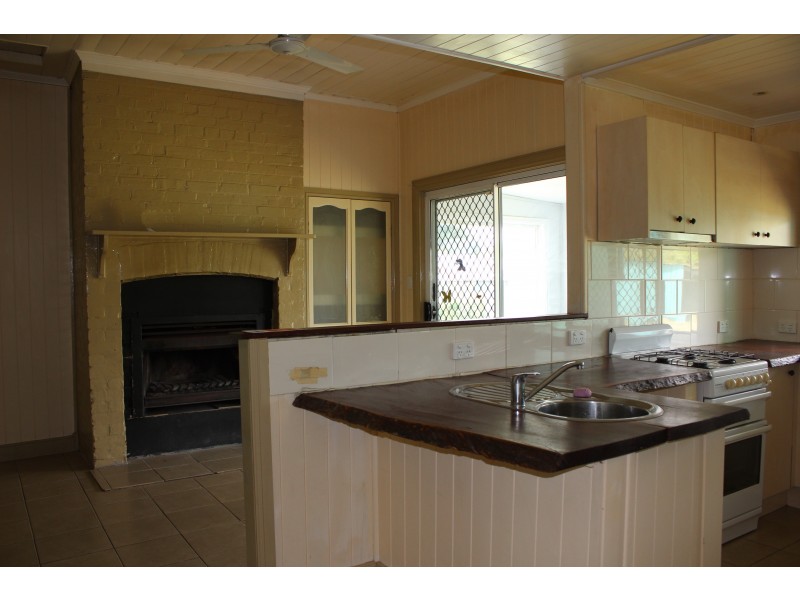 49 Molesworth Street, Tenterfield NSW 2372
