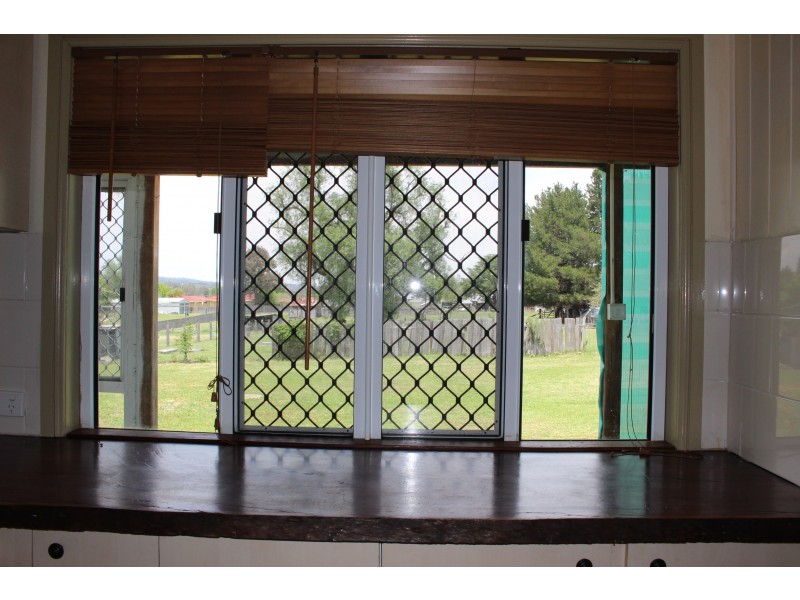 49 Molesworth Street, Tenterfield NSW 2372