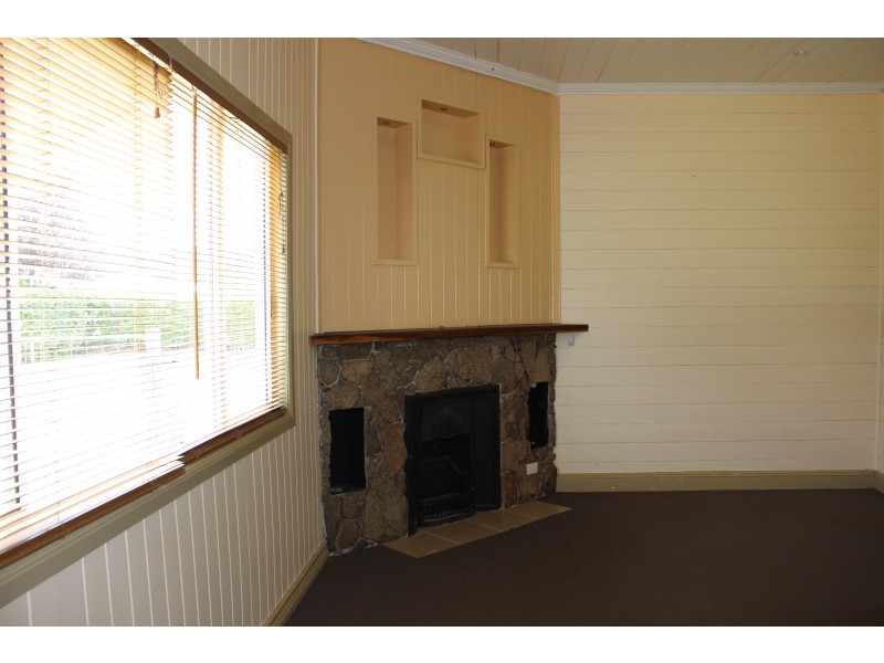 49 Molesworth Street, Tenterfield NSW 2372