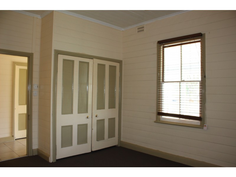 49 Molesworth Street, Tenterfield NSW 2372