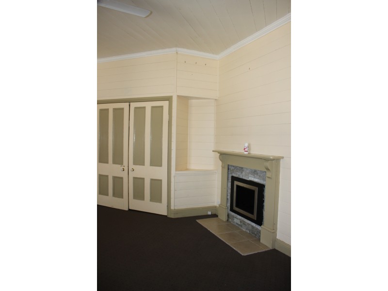 49 Molesworth Street, Tenterfield NSW 2372
