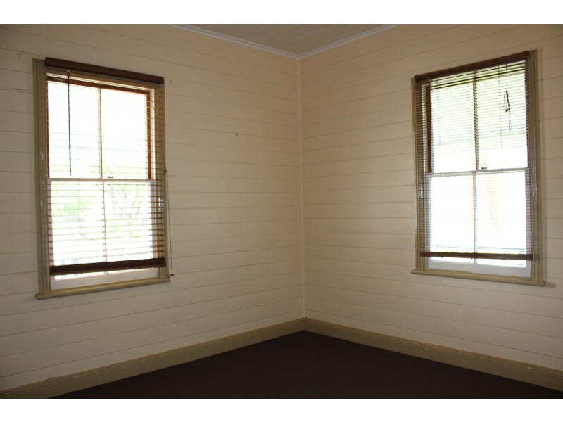 49 Molesworth Street, Tenterfield NSW 2372