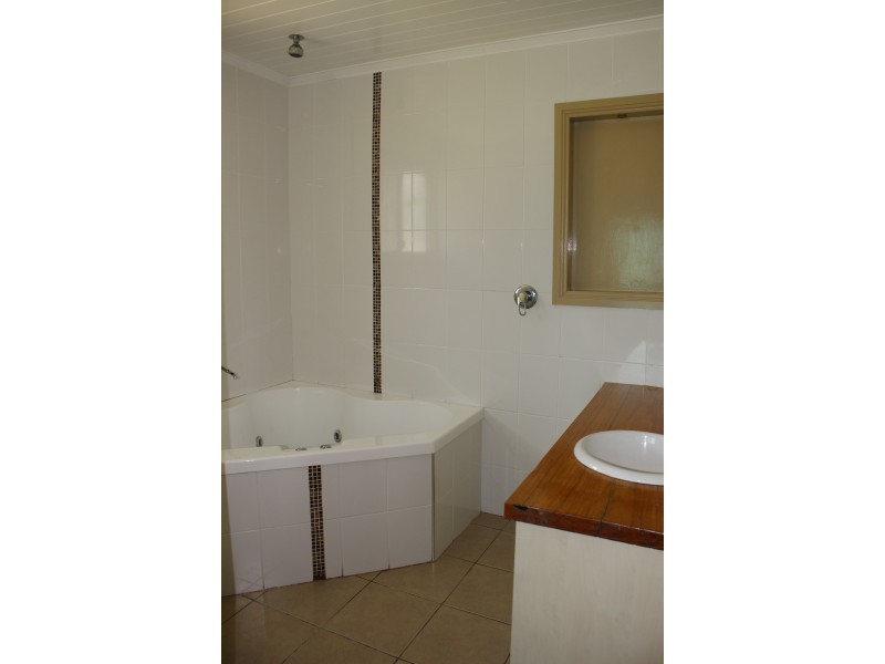 49 Molesworth Street, Tenterfield NSW 2372