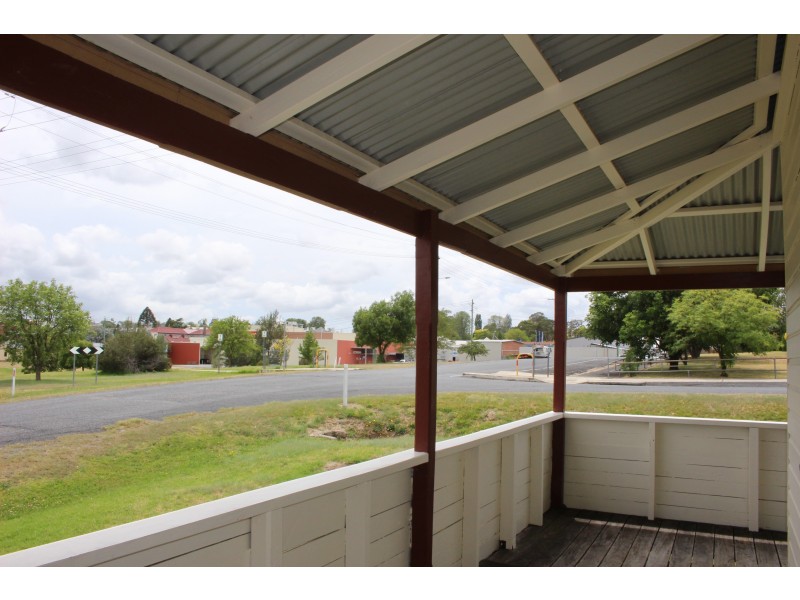 68 Scott Street, Tenterfield NSW 2372