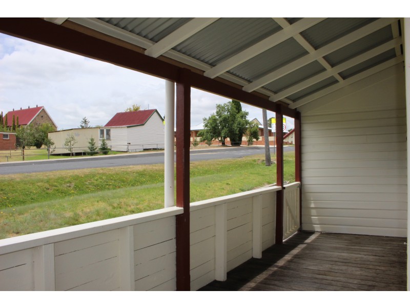 68 Scott Street, Tenterfield NSW 2372