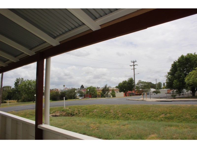 68 Scott Street, Tenterfield NSW 2372