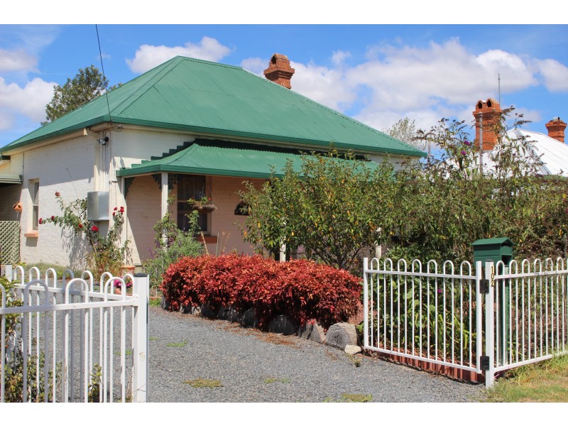 102 Bulwer Street, Tenterfield NSW 2372
