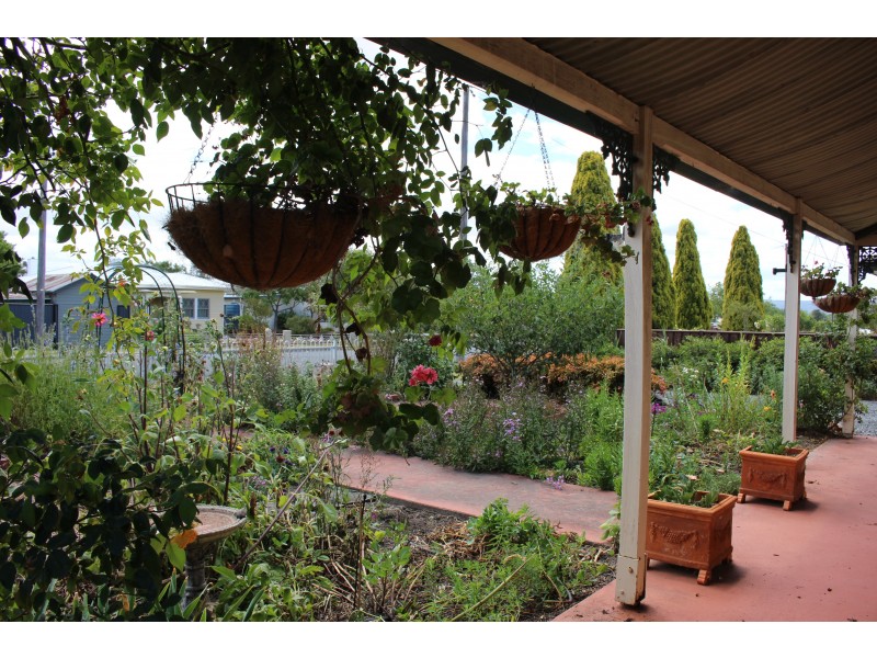 102 Bulwer Street, Tenterfield NSW 2372