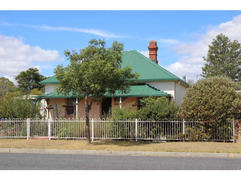 102 Bulwer Street, Tenterfield NSW 2372