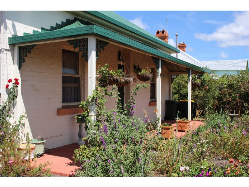 102 Bulwer Street, Tenterfield NSW 2372