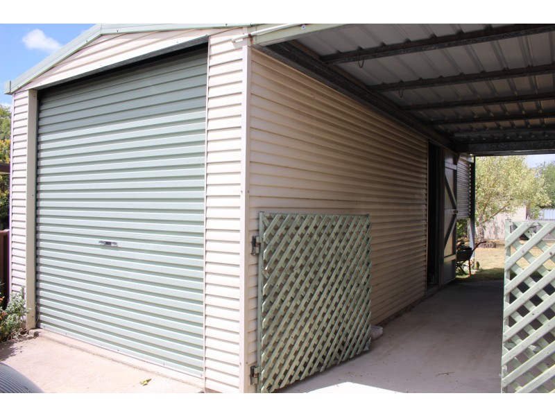 102 Bulwer Street, Tenterfield NSW 2372