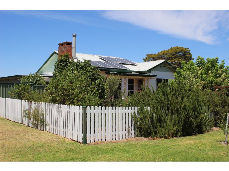 139 Petrie Street, Tenterfield NSW 2372