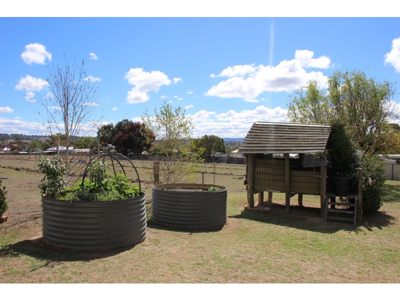 12 Wood Street, Tenterfield NSW 2372